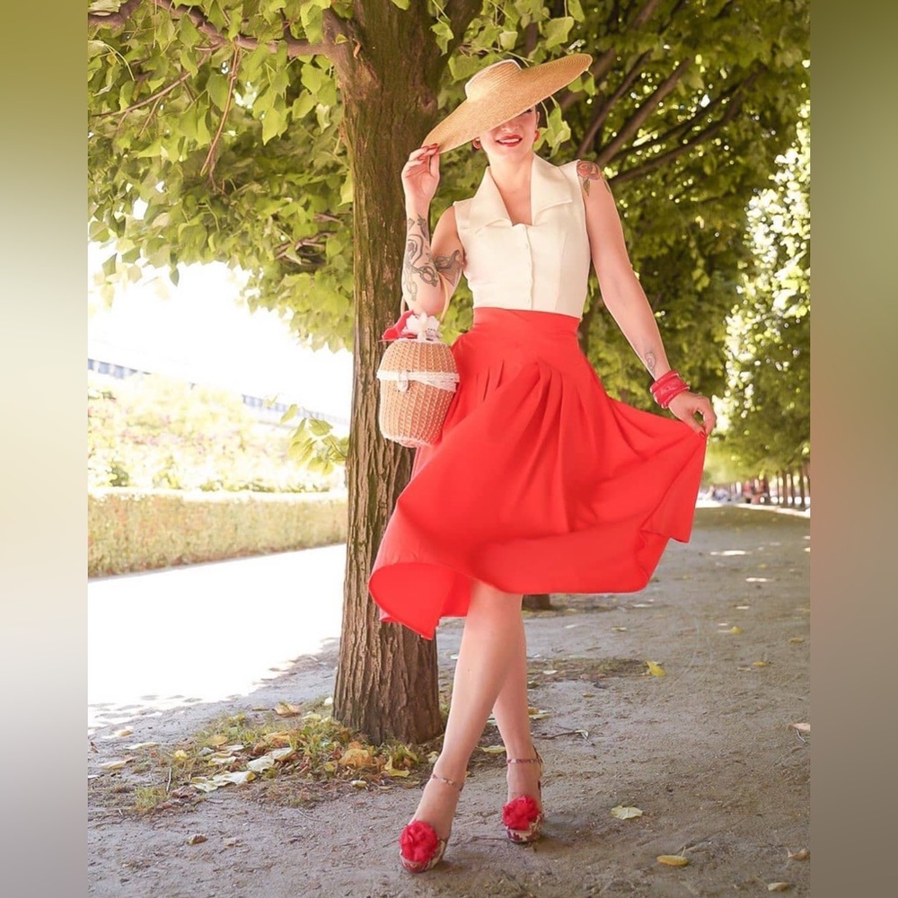 Miss Candyfloss Cassidy-Coral 1950s-style pleated swing skirt size XS